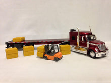 Load image into Gallery viewer, New Ray Toys International Lonestar Flatbed Trailer,with Hay Bales and Forklift,1:32 Diecas - AT TEN Distribution
